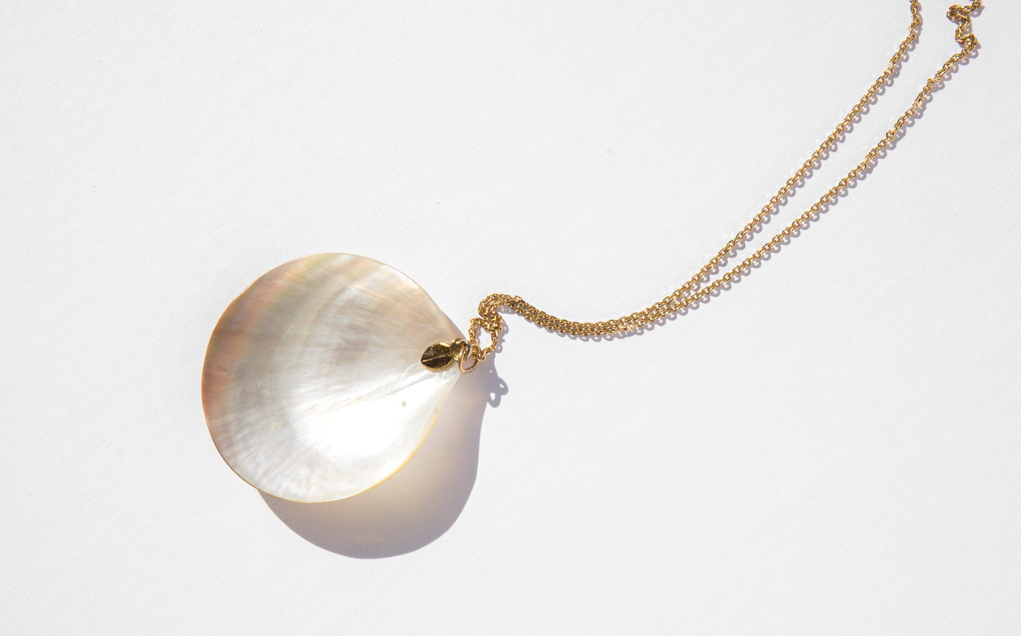 Pearlescent Shell Pendant Necklace