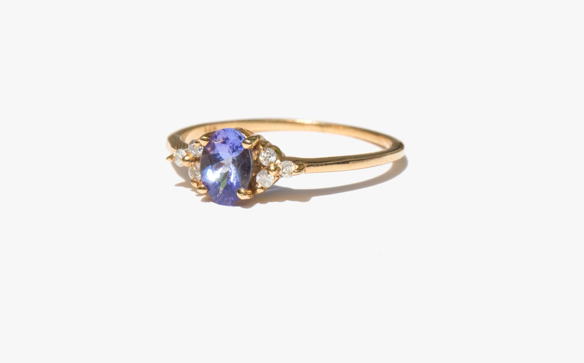 Tanzanite and Diamonds Sweetheart Ring